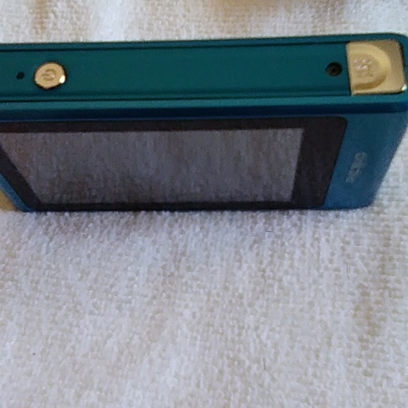 JVC Picsio GC-FM2 HD Memory Camera - Picture 2 of 16